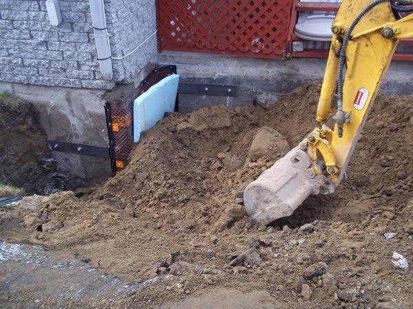 Mini excavation dans endroit restreint à Repentigny - Alain Fissure à Mascouche