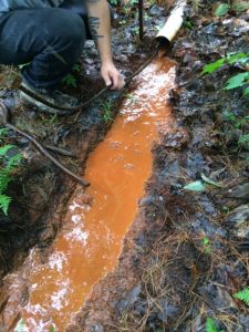 Entretien d’un système de drainage nettoyage sous pression avec beaucoup ocre ferreux à Terrebonne et ses environs - Alain Fissure à mascouche