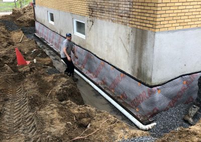 Photo imperméabilisation de fondation en bloc de béton avec membrane Delta drain à Terrebonne et ses environs - Alain Fissure à mascouche