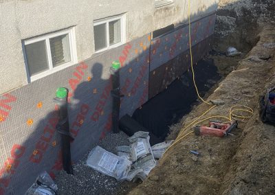 Excavation remplacement du drain français et imperméabilisation du périmètre du bâtiment