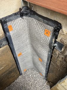 Réparation de fissures en coin avec renforcement structuraux à Laval et Terrebonne - Alain Fissure